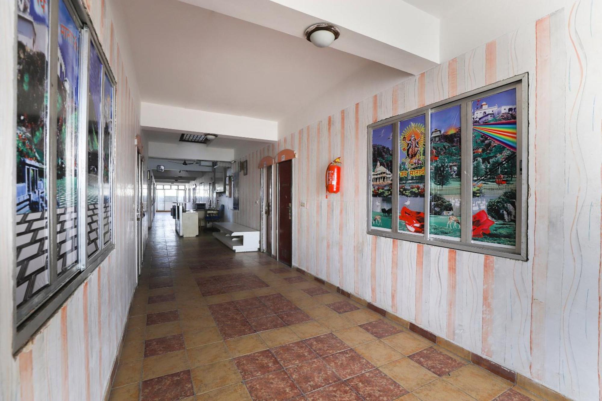 Spot On Hotel Shyam Inn Halol Exterior foto